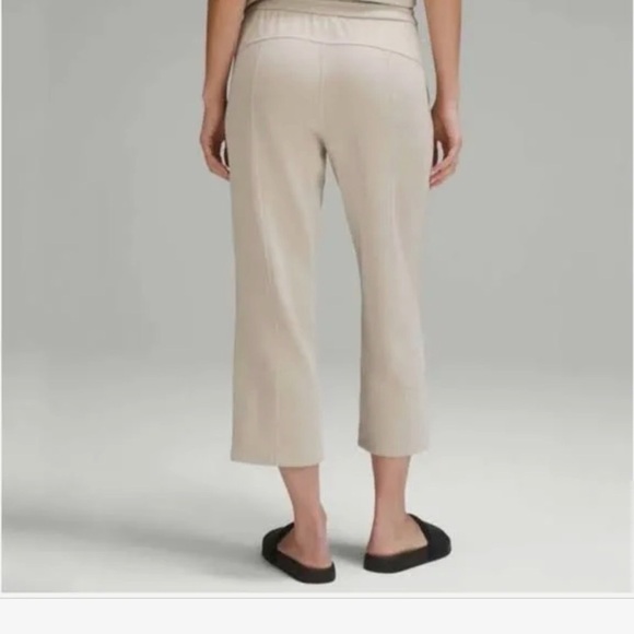 Softstreme High-Rise Straight-Leg
Cropped Pant, like new - Picture 2 of 8